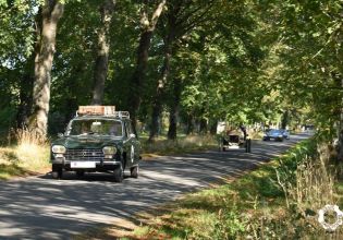 Driving a vintage car in Autumn! Alepoc